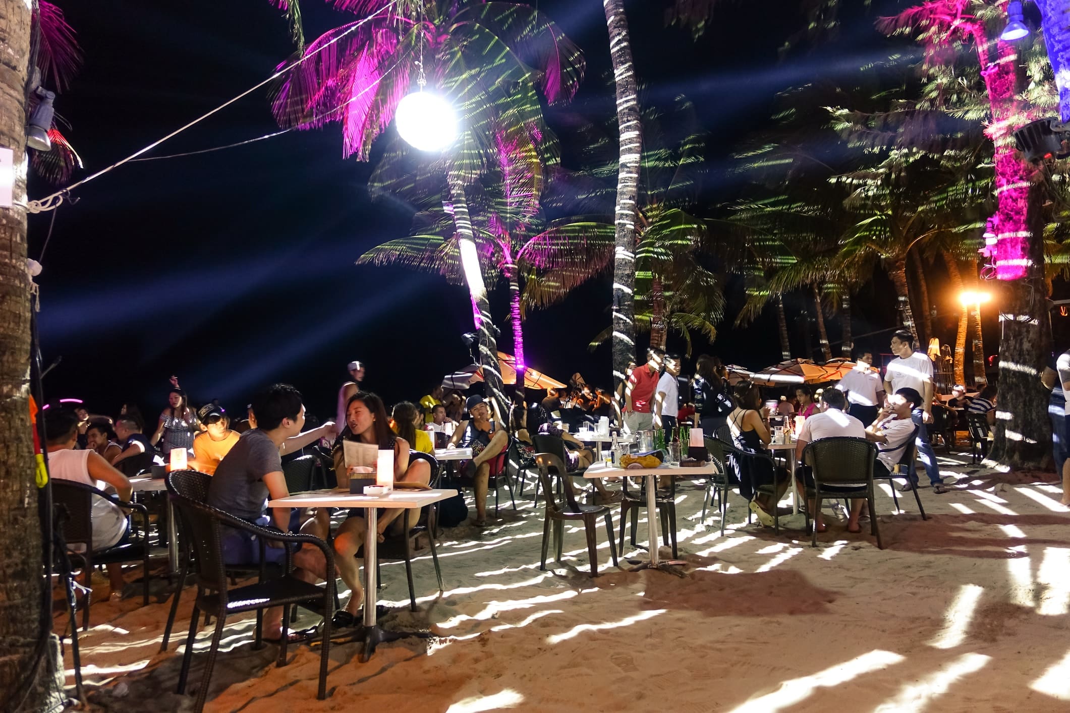 Why Moalboal Is the Best Place to Do Your PADI Divemaster Course – Nightlife – DiveProCareer