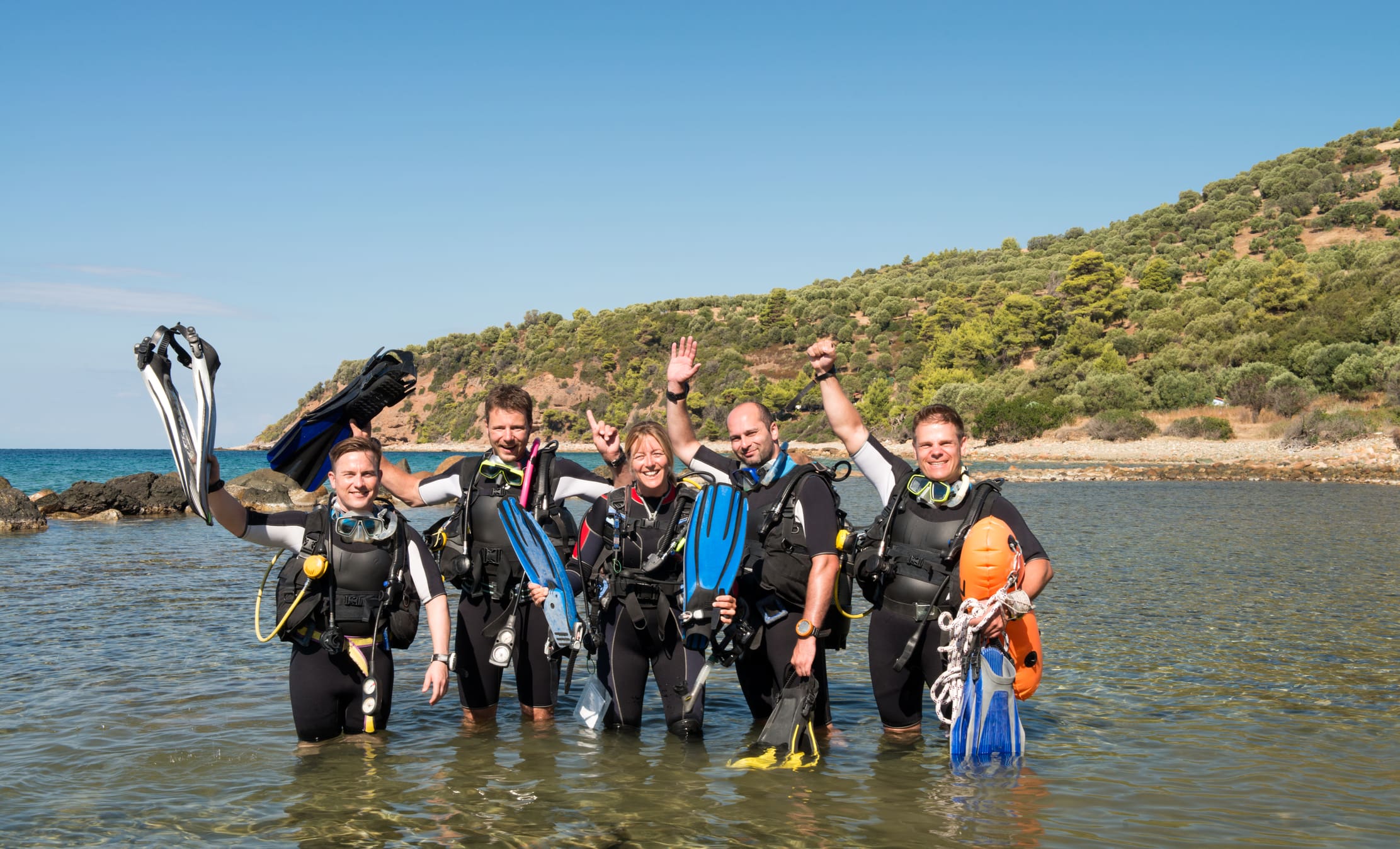 diving friends on surface – Dive Pro Career